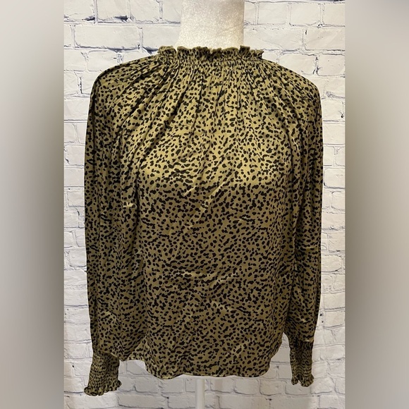 H&M Wide Blouse with Collar Green Leopard Print Size 2 - Picture 1 of 7